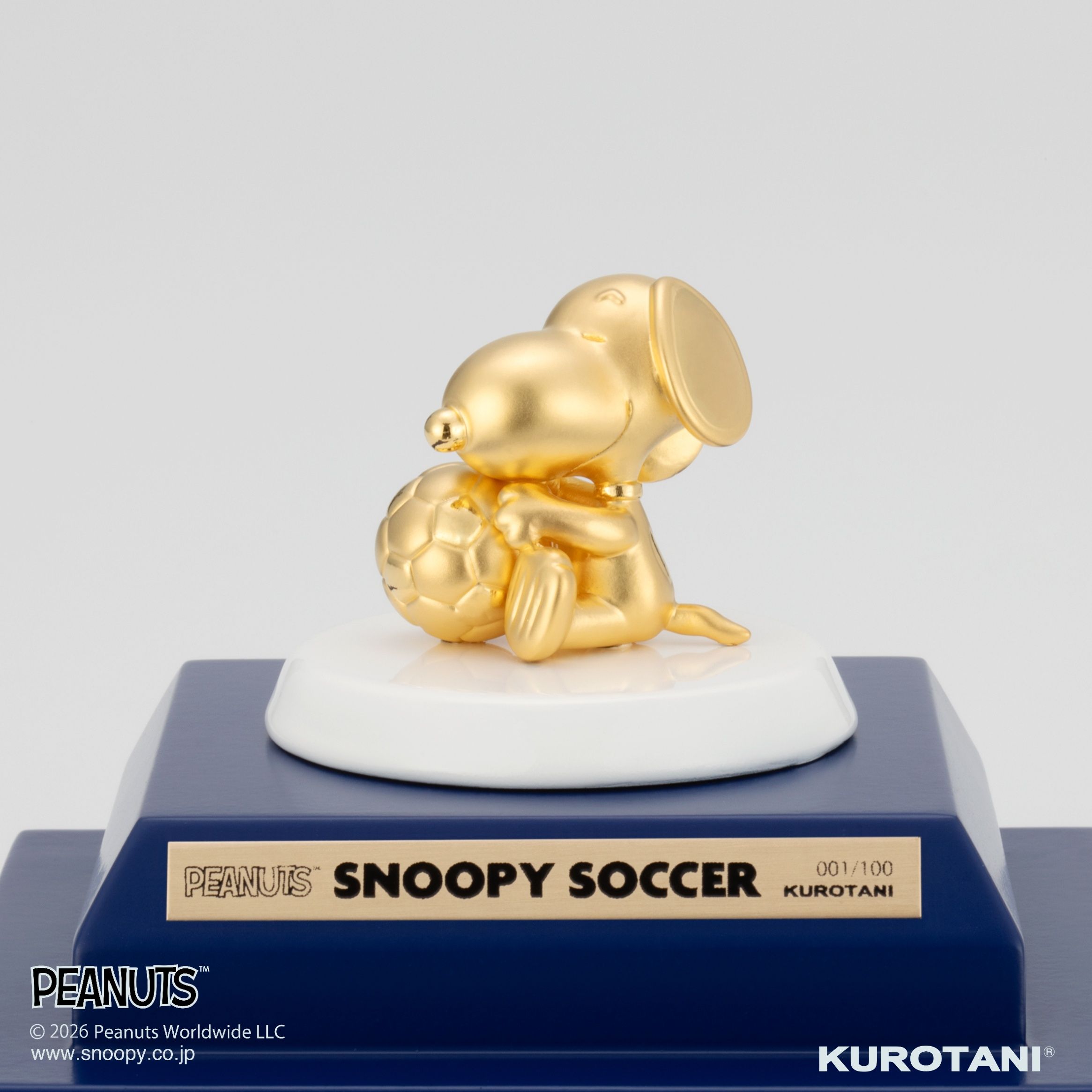 純金 スヌーピー サッカー(小)