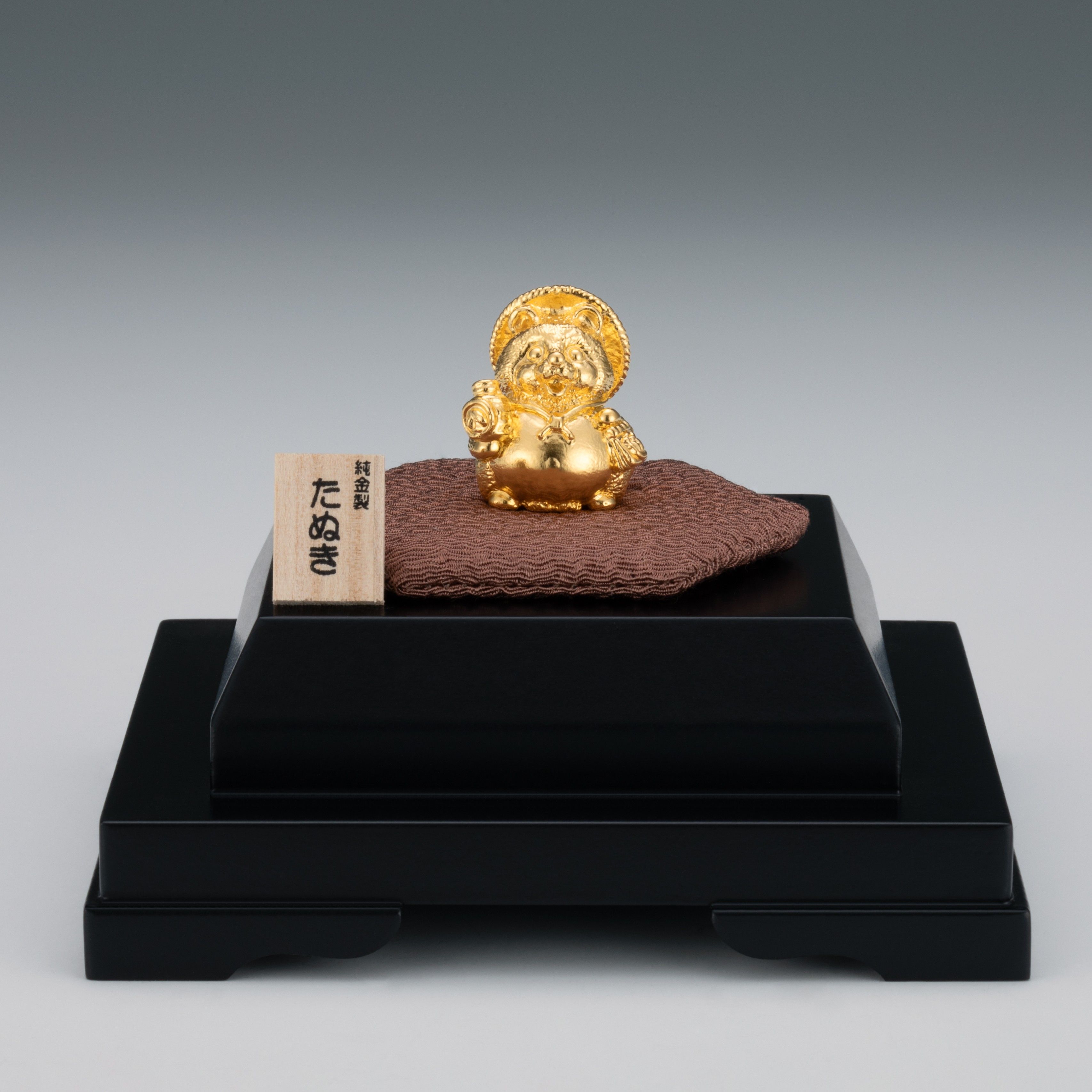 純金 たぬき